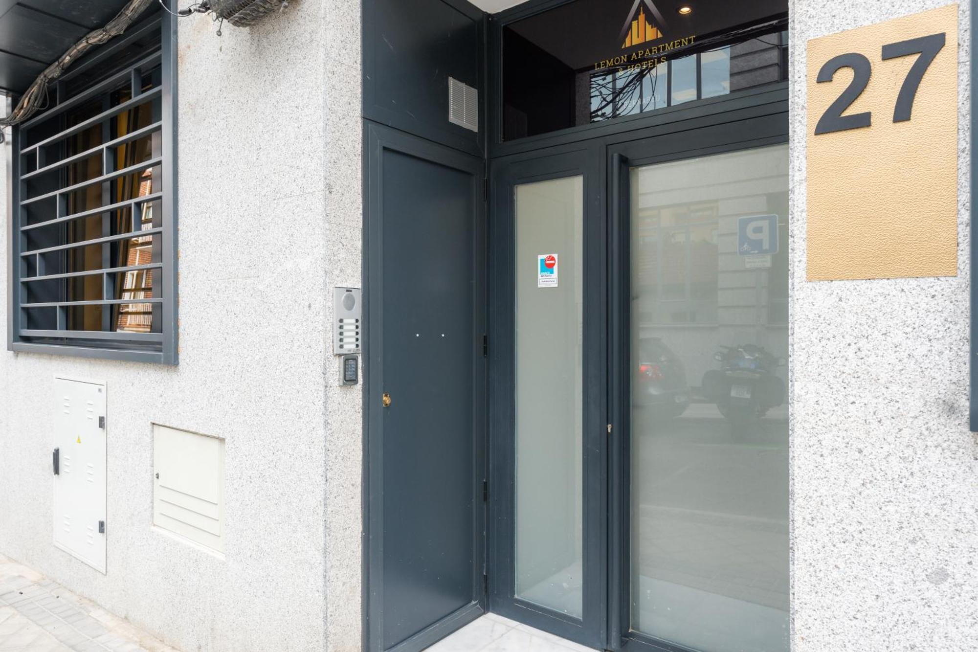 Lemon Apartment & Hotels Bernabeu Madrid Exterior foto